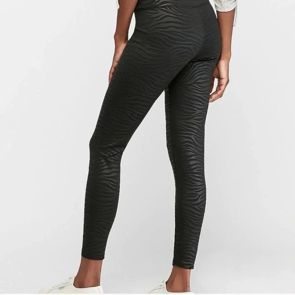 Black faux leather leggings - Picture 2 of 6